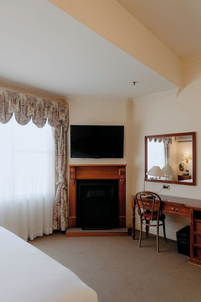 Heritage Spa and Fireplace Room