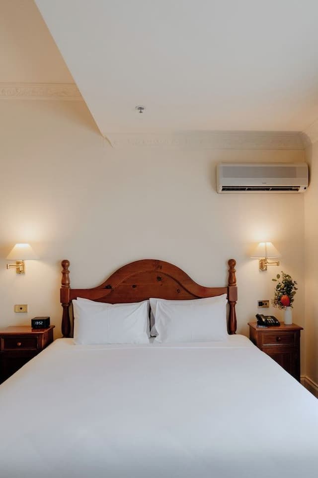 Heritage Spa and Fireplace Room
