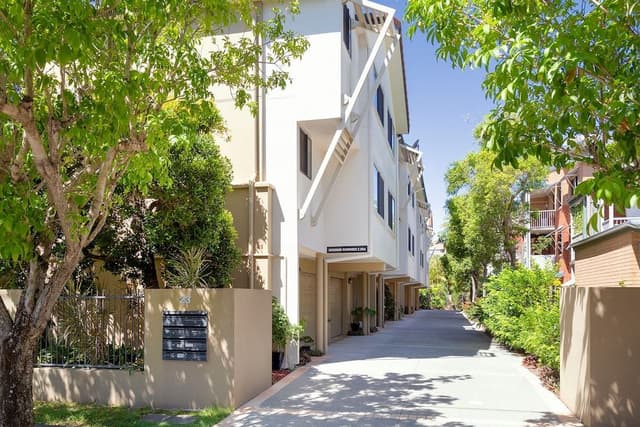 2-bedroom 3-level Spacious luxury Villa