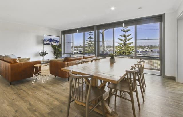 Three Bedroom Apartment - Waterview