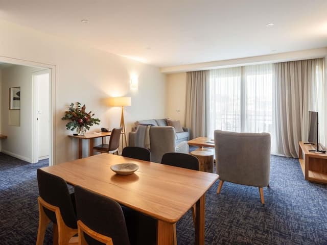 Room, 2 Bedrooms, City View