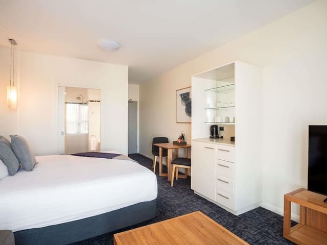Room, 2 Bedrooms, City View