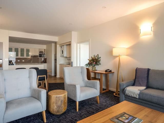 Room, 2 Bedrooms, City View