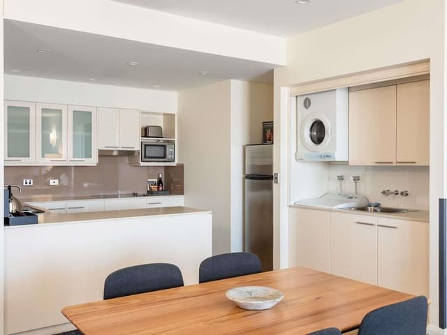 Suite, City View