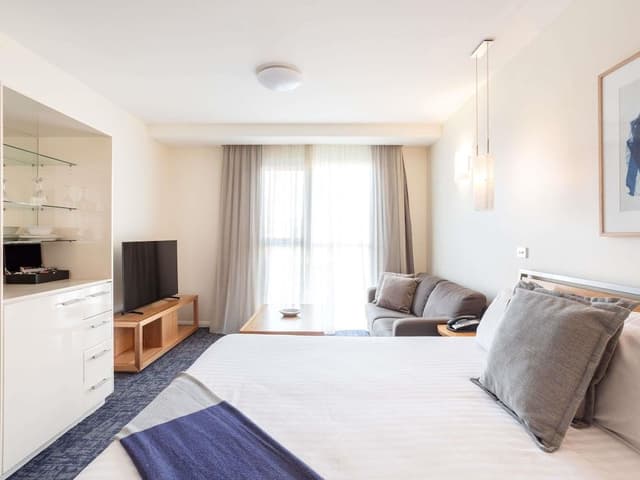 Room, 2 Bedrooms, City View