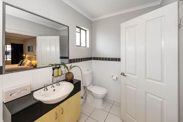 Room, 1 King Bed, Jetted Tub (Non Pet)
