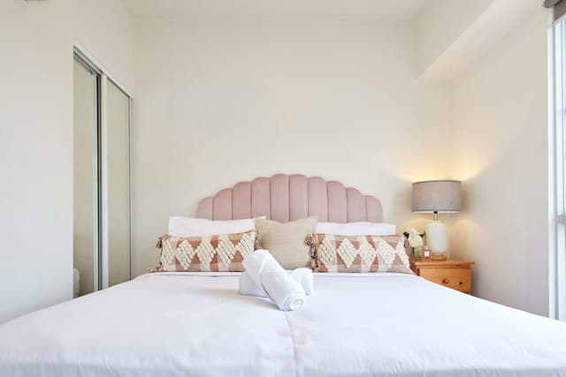 4 Bedrooms Apartment