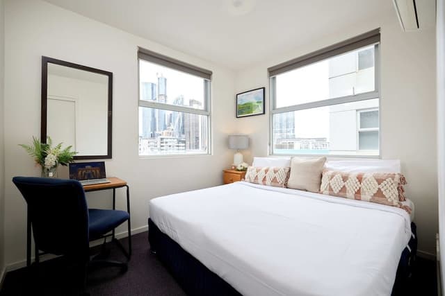 4 Bedrooms Apartment