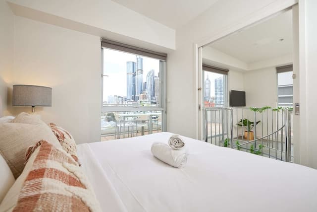 4 Bedrooms Apartment