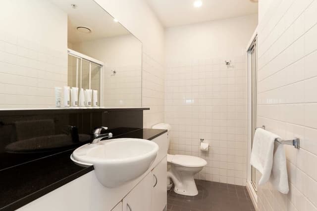 4 Bedrooms Apartment