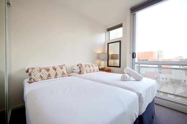 4 Bedrooms Apartment