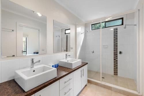 Deluxe 1 Bedroom Cabin