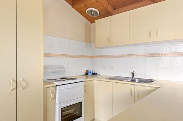 Superior 2 Bedroom Cabin - Sleeps 4