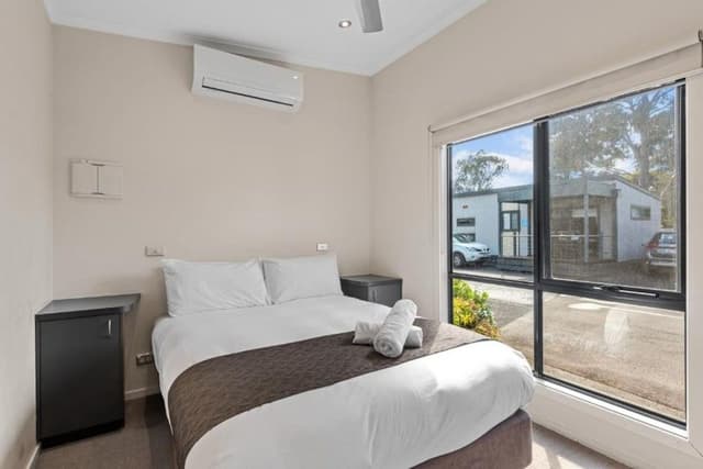 Deluxe 1 Bedroom Cabin