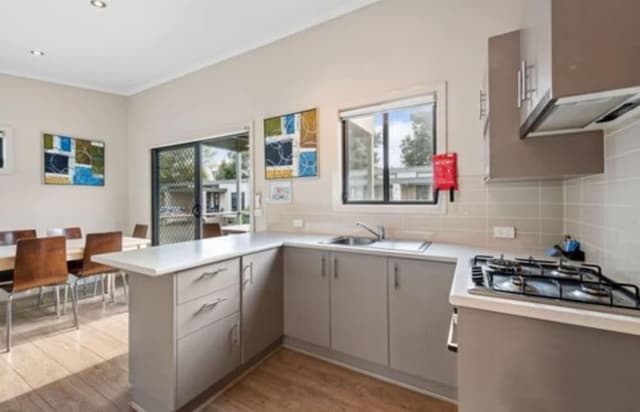 Deluxe 2 Bedroom Cabin - Sleeps 6