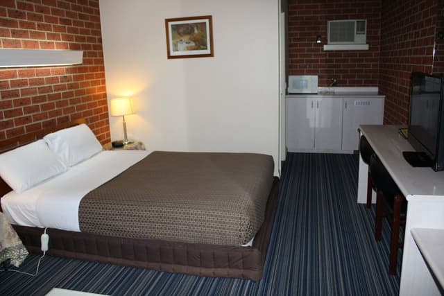 Standard Queen Room