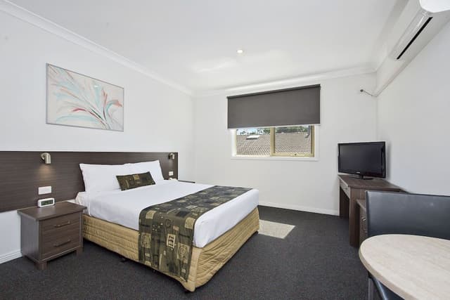 Standard Queen Room