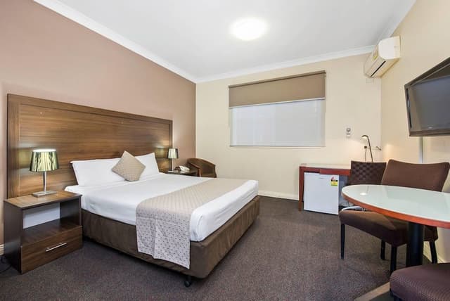 Standard Queen Room
