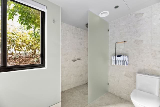 Premier Two Bedroom Suite Free WIFI and parking