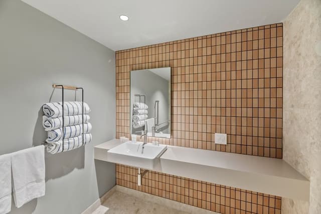 Two Bedroom Suite Free WIFI and parking