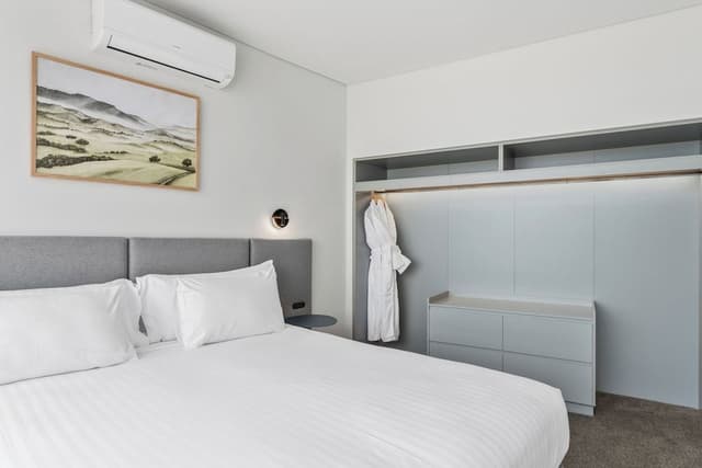 Premier Two Bedroom Suite Free WIFI and parking
