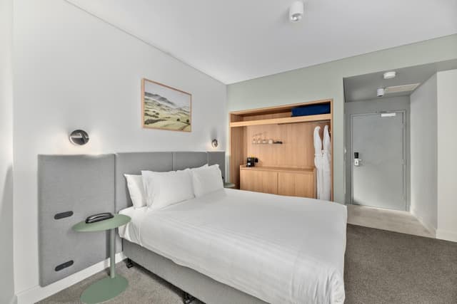 Standard Queen Room