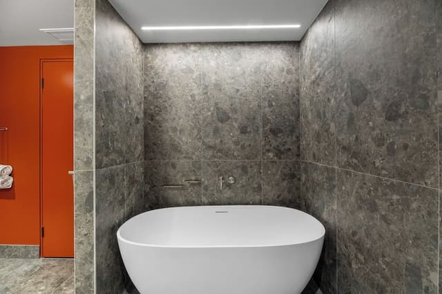Deluxe Signature Suite Free WIFI and parking