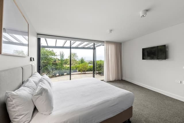 Two Bedroom Suite Free WIFI and parking