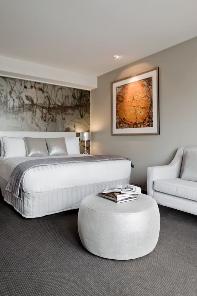 Deluxe Studio, 1 Queen Bed (Deluxe Studio Suite)