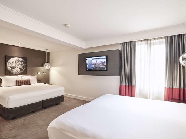 Deluxe Suite (1 Queen Bed 2 Single or 2 King)