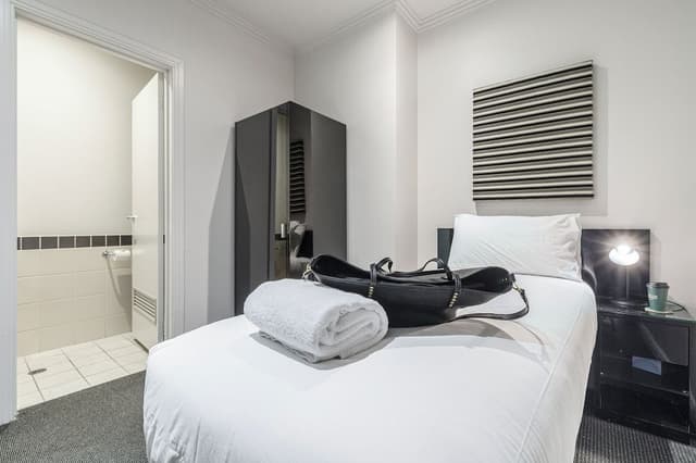 Superior One Bedroom Apartment
