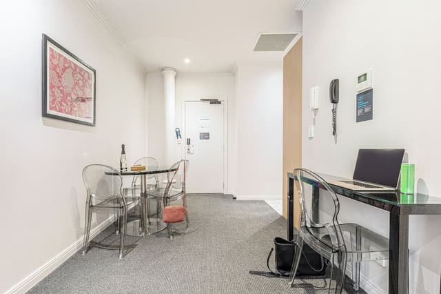 Superior One Bedroom Apartment
