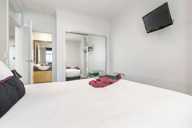 Superior One Bedroom Apartment