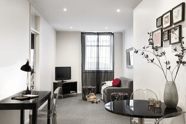 Superior One Bedroom Apartment