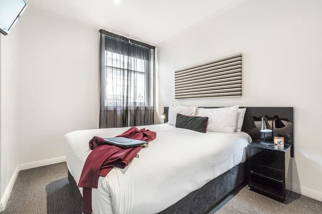 Superior One Bedroom Apartment