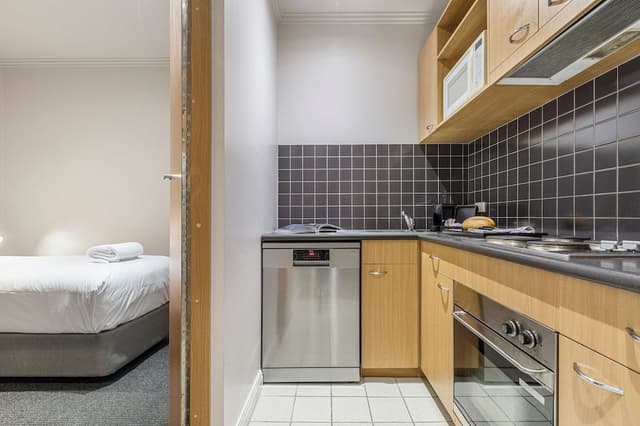 Superior One Bedroom Apartment