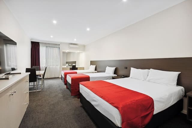 Deluxe Family Room