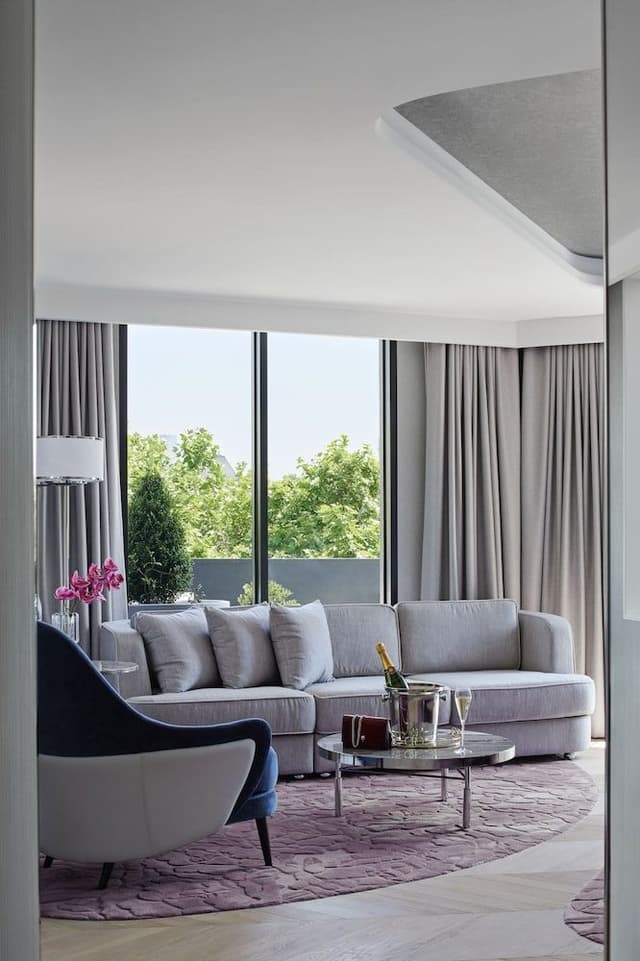 Royce Suite