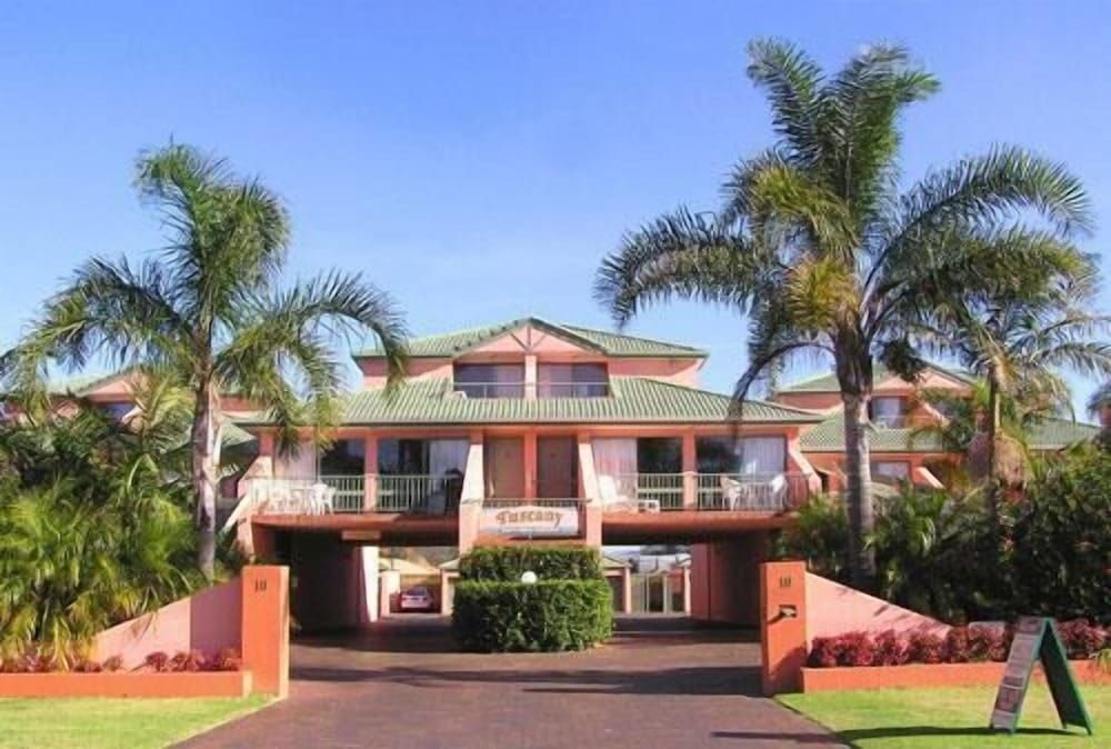 Tuscany Apartments4