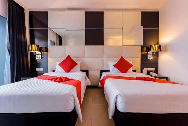 Executive Twin Room, 2 Twin Beds, Pool View (Grand Deluxe Twin)