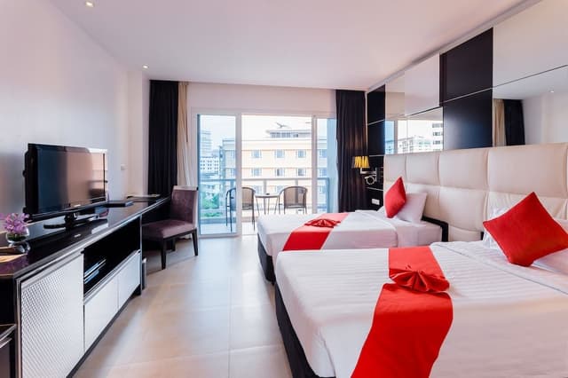 Executive Twin Room, 2 Twin Beds, Pool View (Grand Deluxe Twin)