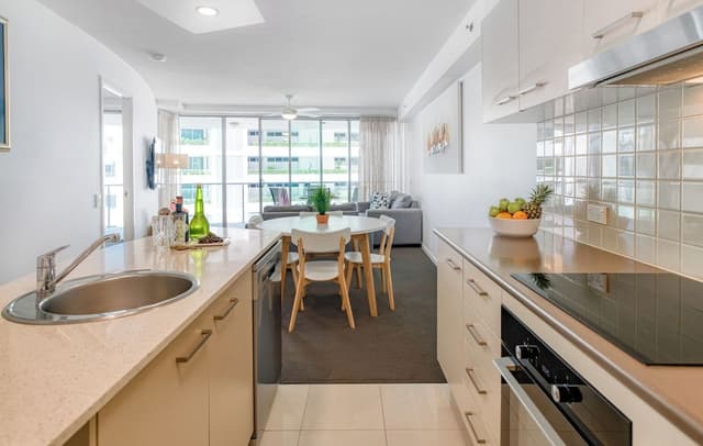 2 Bedroom Apartment w Queen and King Bed
