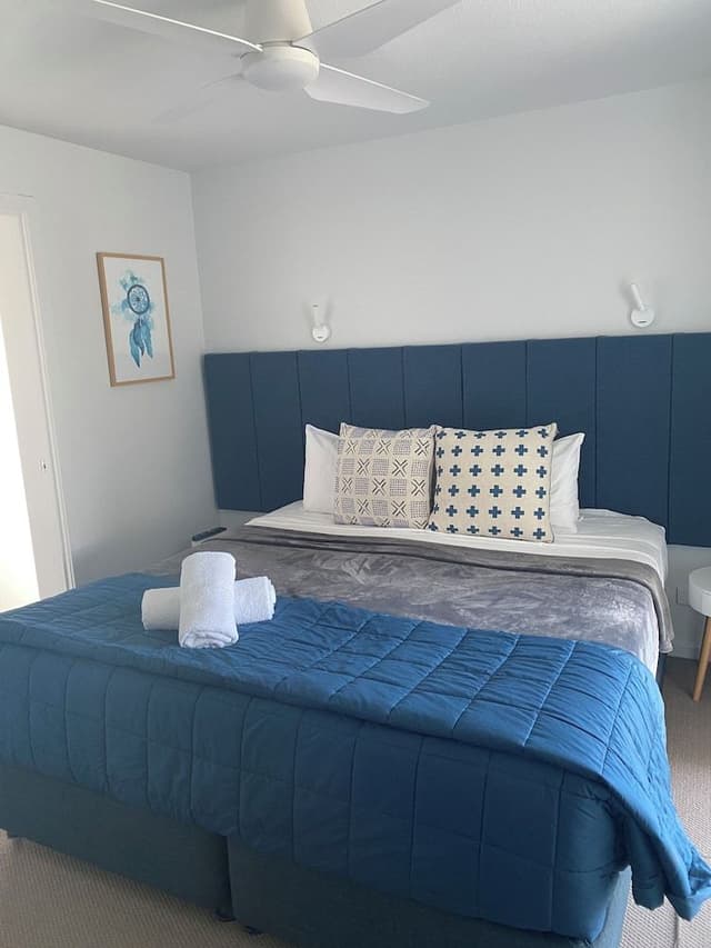 2 Bedroom Apartment w Queen and King Bed