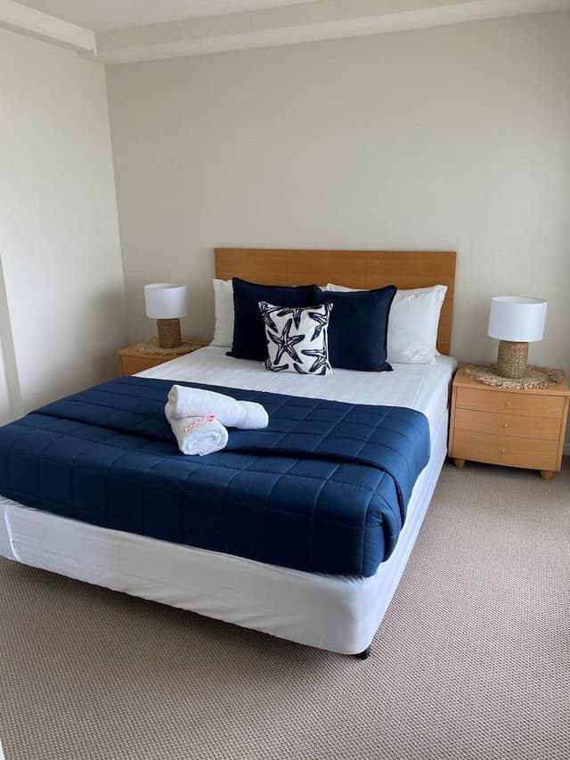 2 Bedroom Apartment w Queen and King Bed