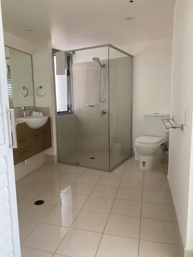 2 Bedroom Apartment w Queen and King Bed