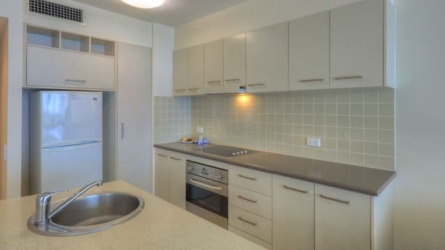 2 Bedroom Apartment w Queen and King Bed