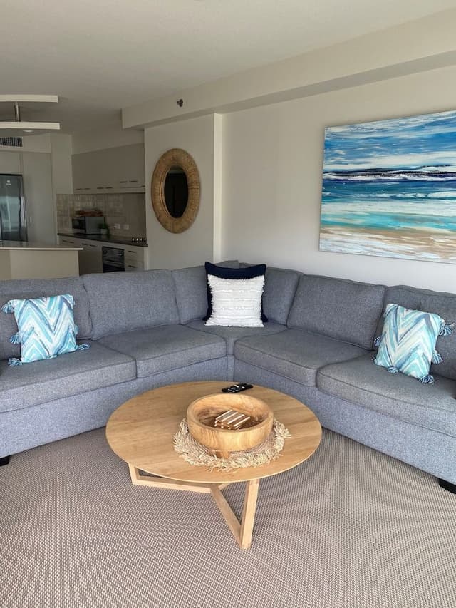 2 Bedroom Apartment w Queen and King Bed