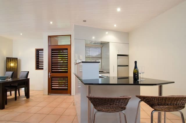 Luxury Courtyard Apartment (Queen)
