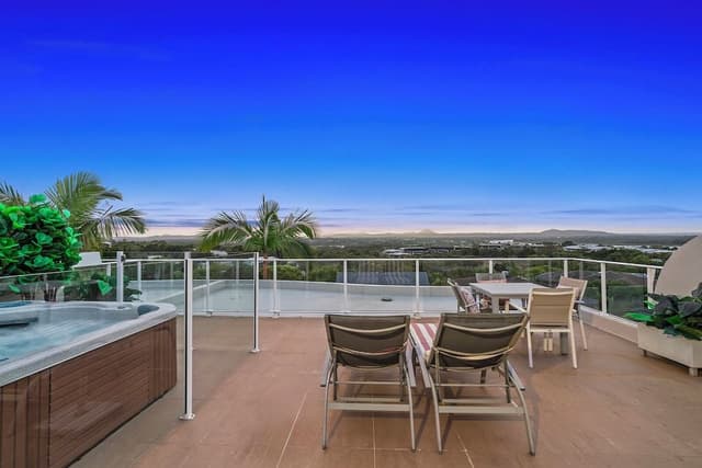 Premium Apartment, 2 Bedrooms, Hot Tub, Mountain View