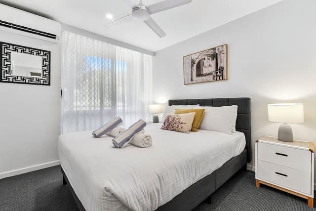 Premium Apartment, 2 Bedrooms, Hot Tub, Mountain View